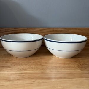 maitre d by Oneida porcelain bowls 2 blue and white